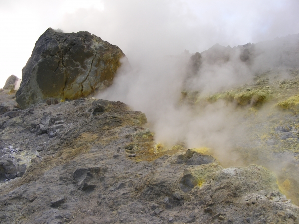 Gázfüggöny a vulcanoi Nagy-kráterben