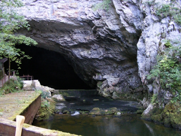 A Planina-barlang bejárata