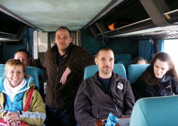 A busz alsó traktusában a vezetők és vendégeik tartózkodtak