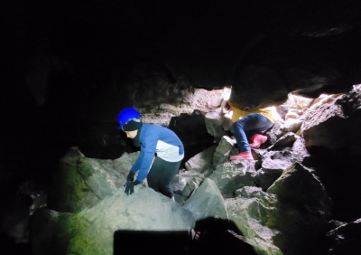 A barlang bejáratának környéke a felszakadások miatt erősen omladékos