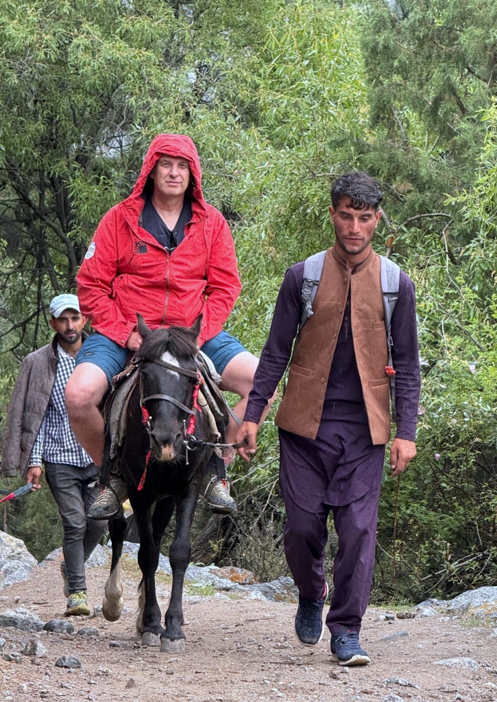 Vezetőszáron az európai turista